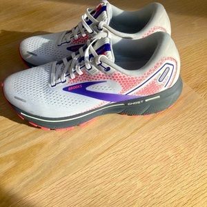 Brooks Ghost sneakers